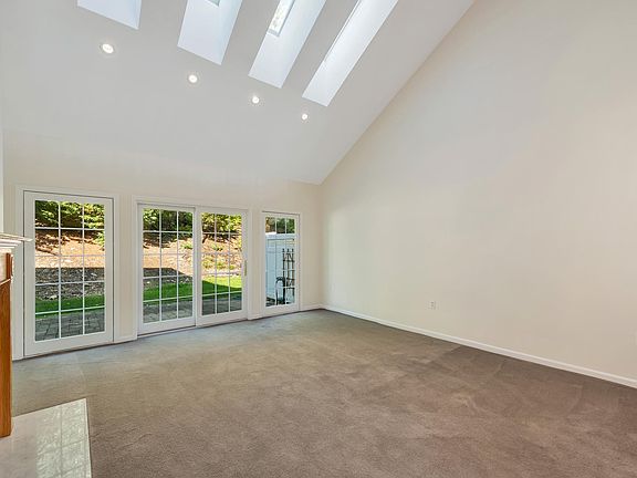 3rd image of 162 Pond View Dr