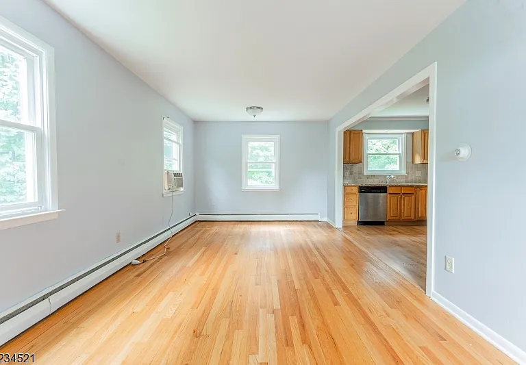 18 Macfarlan Ave — Photo 6
