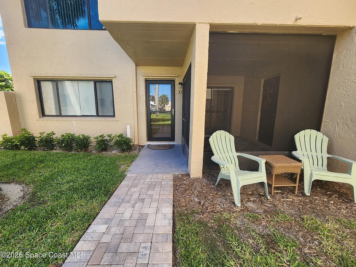 Building Photo - 1145 N Shannon Ave #33