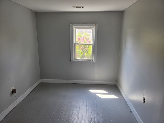 5th image of 2037 Steiner Ave