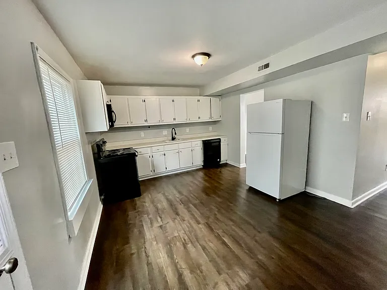 3411 Chalfont Dr — Photo 4