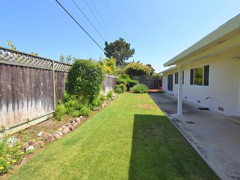 1476 Bedford Ave — Photo 23