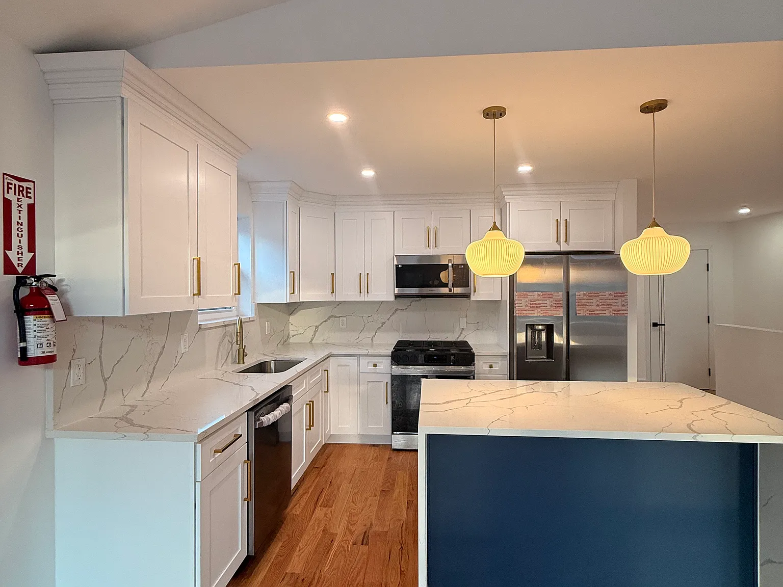 3 bed, 1300 sqft, $3,295 — Photo 1