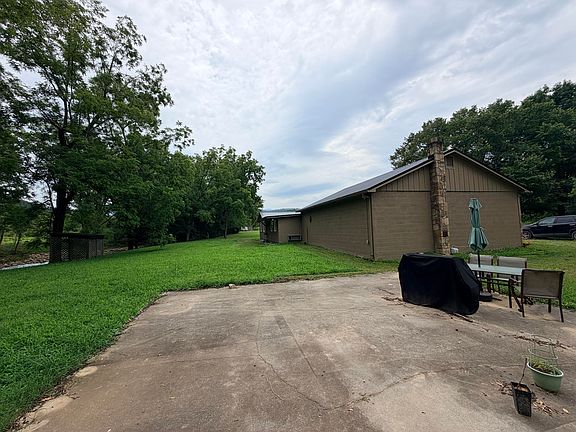 3rd image of 365 Catnip Rd