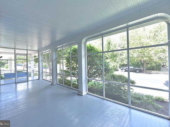 5th image of 20 W Rosemont Ave