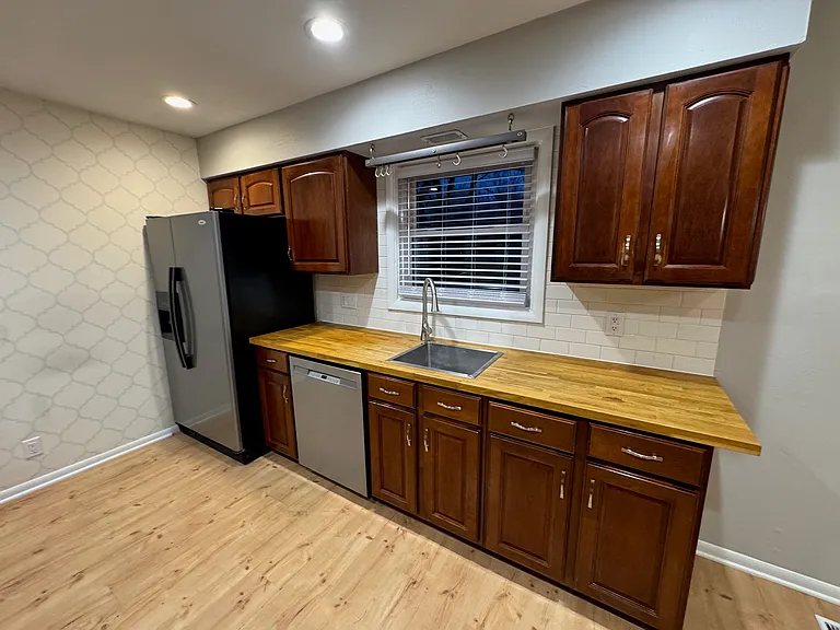 10187 N College Ave — Photo 20
