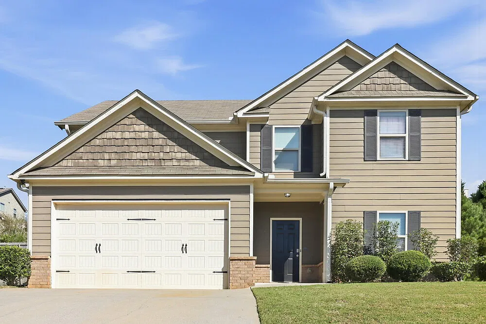 4 bed, 2.5 bath, 2038 sqft, $1,900 — Photo 1
