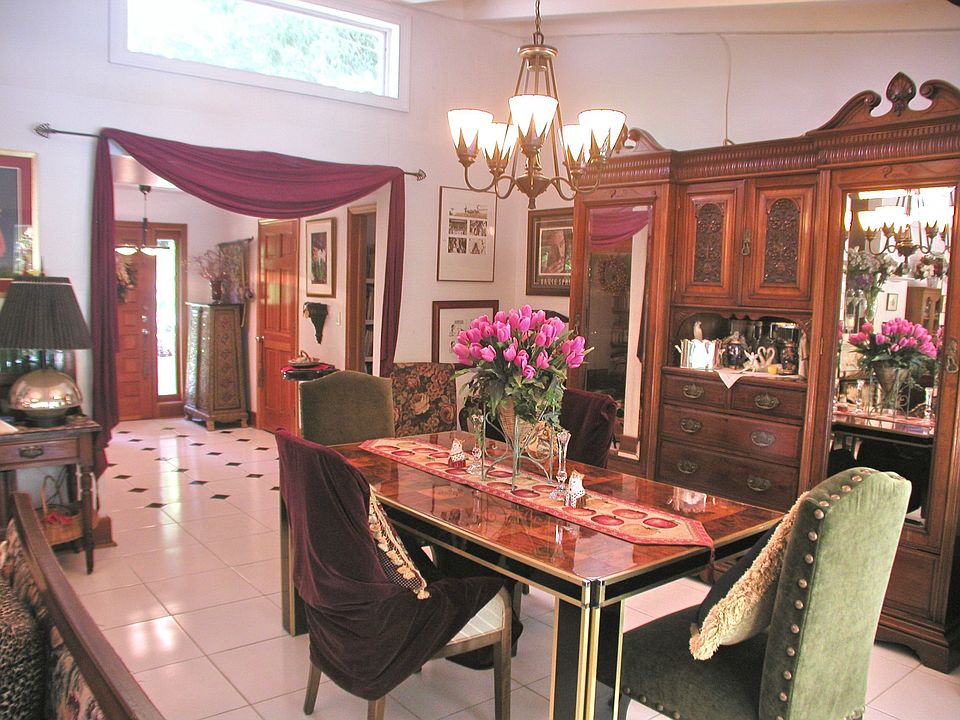 Entry & Dining Area