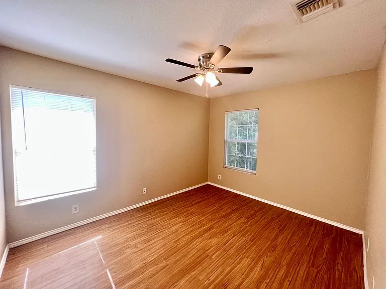 508 Pitts St — Photo 9