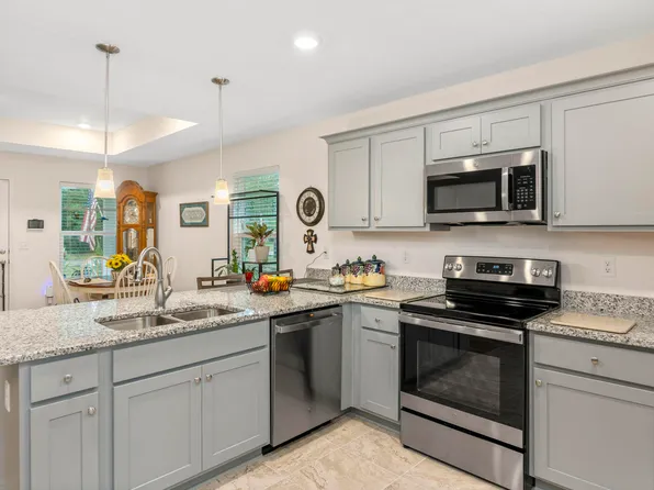 105 White St, Defuniak Springs, FL 32435