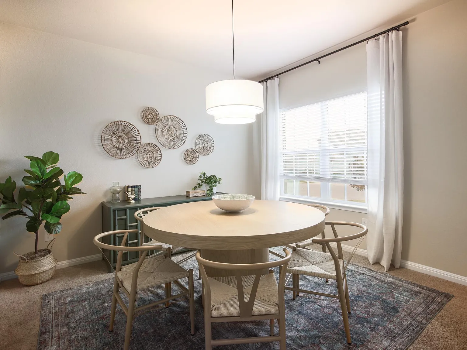 4 bed, 2.5 bath, 2232 sqft, $6,000 — Photo 4