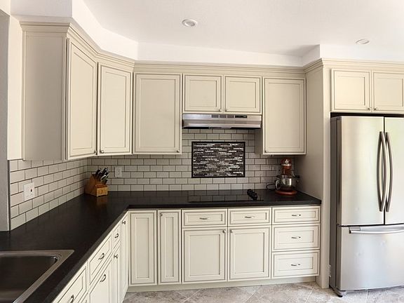 4th image of 574 W Knollview Ln