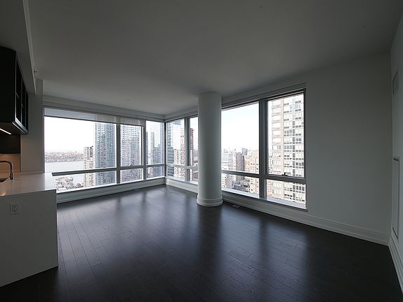 4th image of 555 10th Ave APT 36A