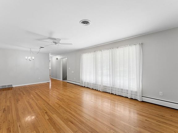 2nd image of 5801 Floyd St
