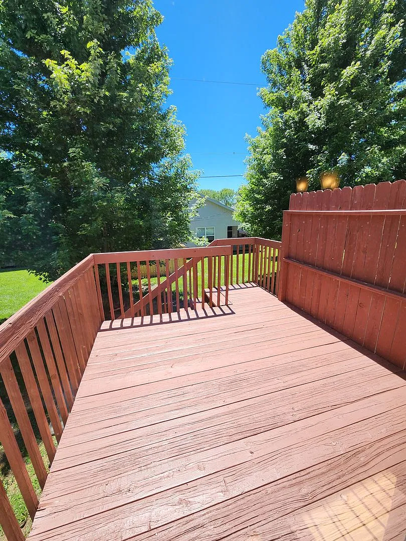 Beautiful 3BR, 3.5BTH 1/2 duplex in west Topeka, Washburn Rural Schools — Photo 3