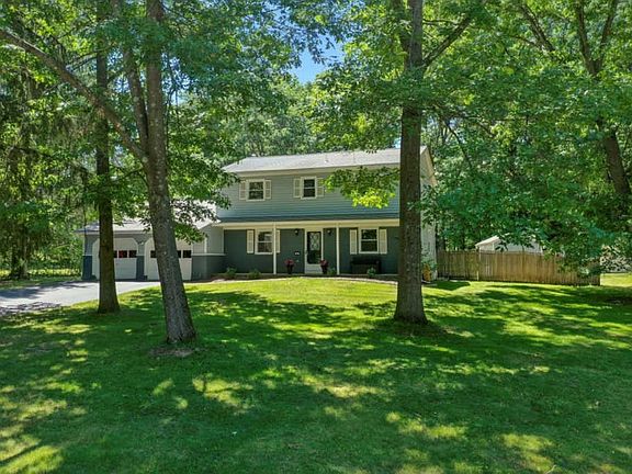 3rd image of 4 Brookline Dr