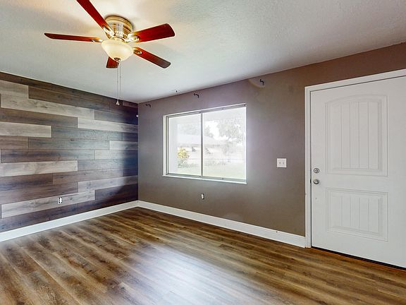4th image of 335 E Venetian Ct