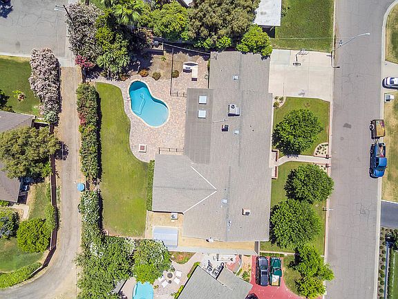 4th image of 3833 N 60th Pl