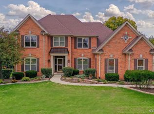 704 Chesapeake Rd, Saint Charles, IL 60175