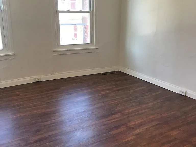 239 S Queen St — Photo 8