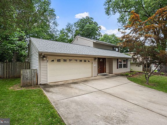3rd image of 226 W Meadowland Ln