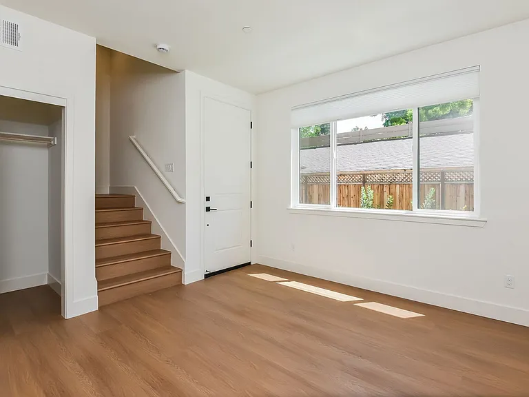 951 Woodside Rd — Photo 8