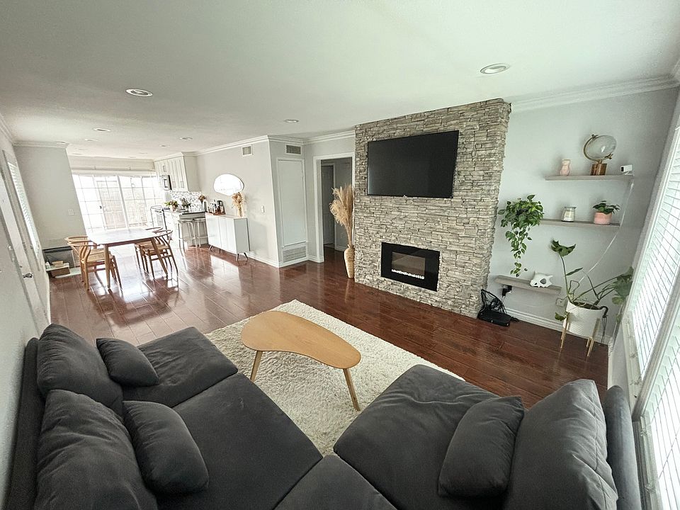 1st image of 817 S Coventry Dr