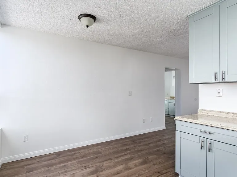 279 Moss St #8 — Photo 3