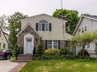 62 Buckingham Pl, Lynbrook, NY 11563
