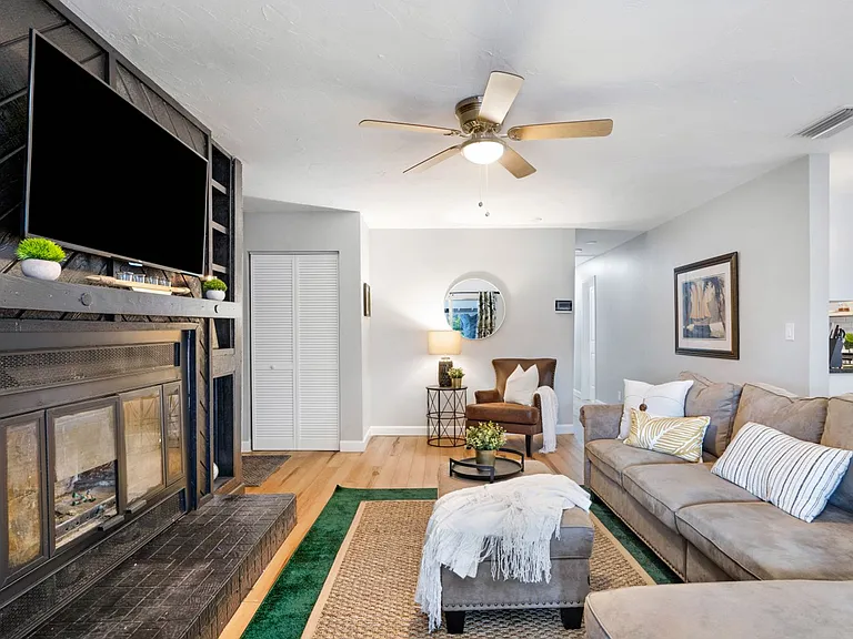 4705 Hollingsworth Ave — Photo 52