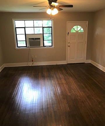 3rd image of 901 Edgewood Cir #B