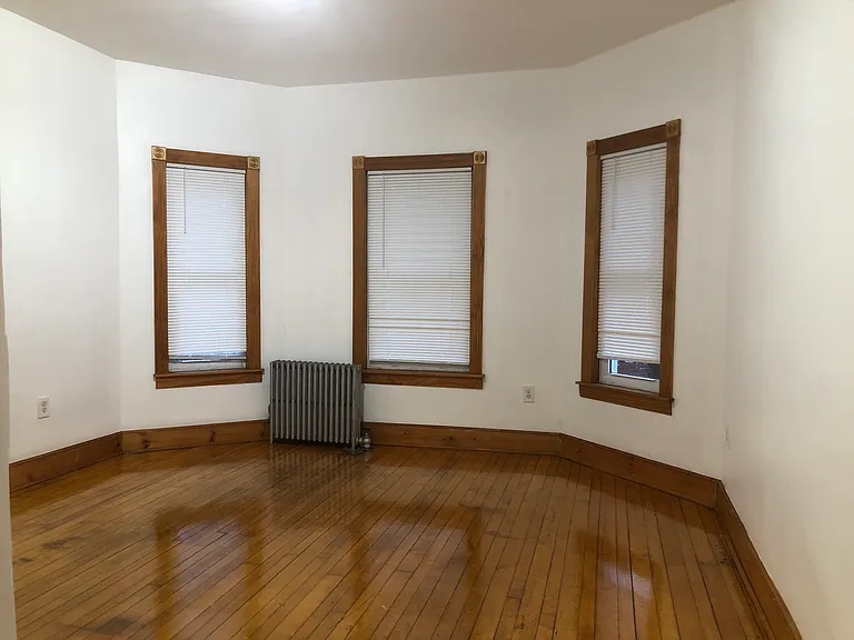 189 Lowell St #1 — Photo 7