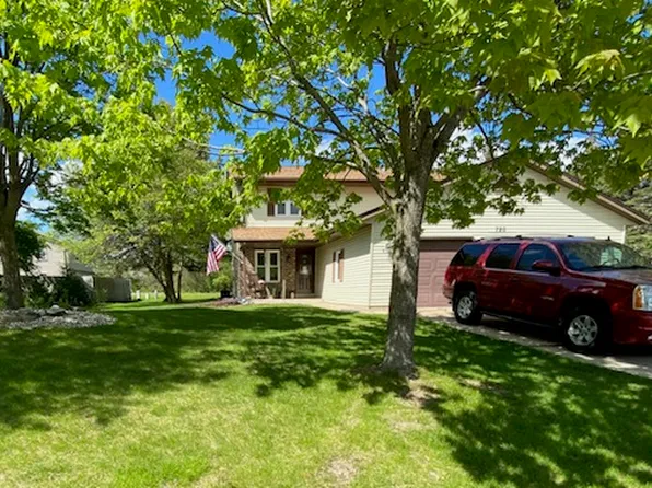 720 Fox Ln, Waterford, WI