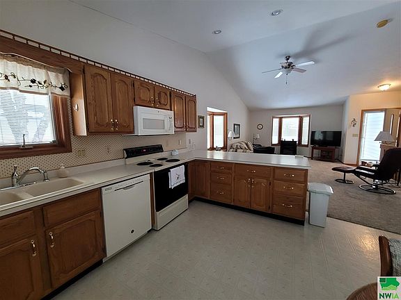 2nd image of 3147 Glen Oaks Blvd