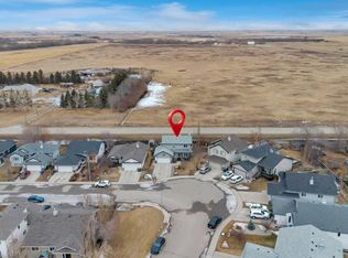 512 S Highland Close, Strathmore, AB T1P 1Z5