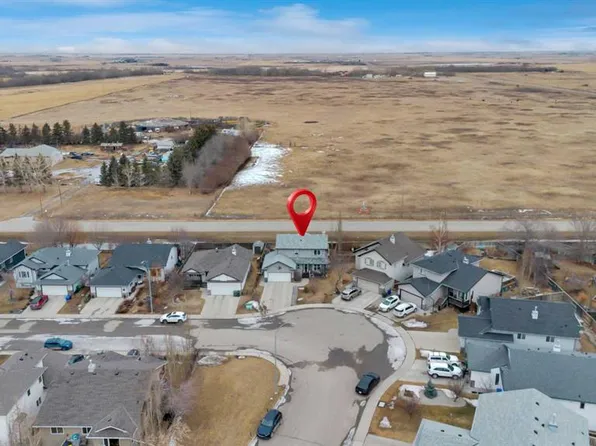 512 S Highland Close, Strathmore, AB T1P 1Z5