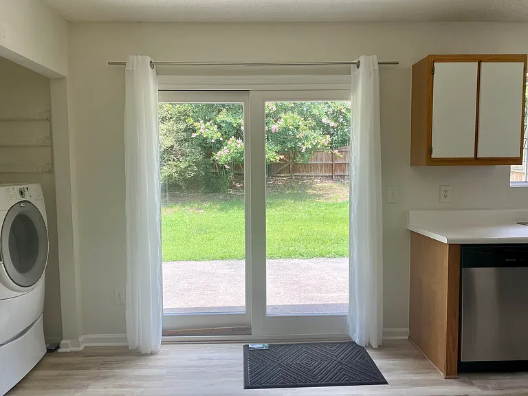 2461 Stratford Crossing Dr — Photo 8