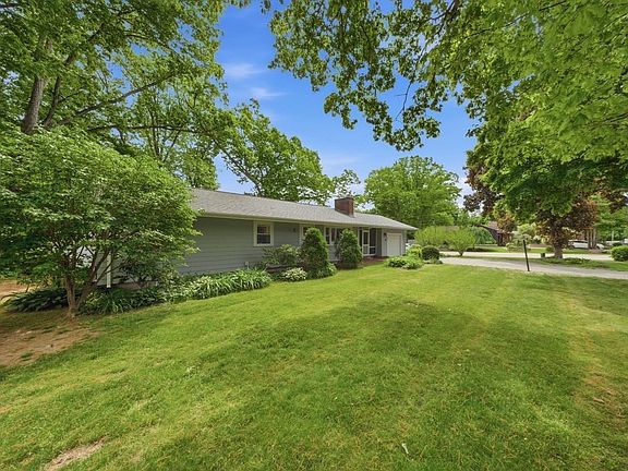 3rd image of 209 Mount Hope St