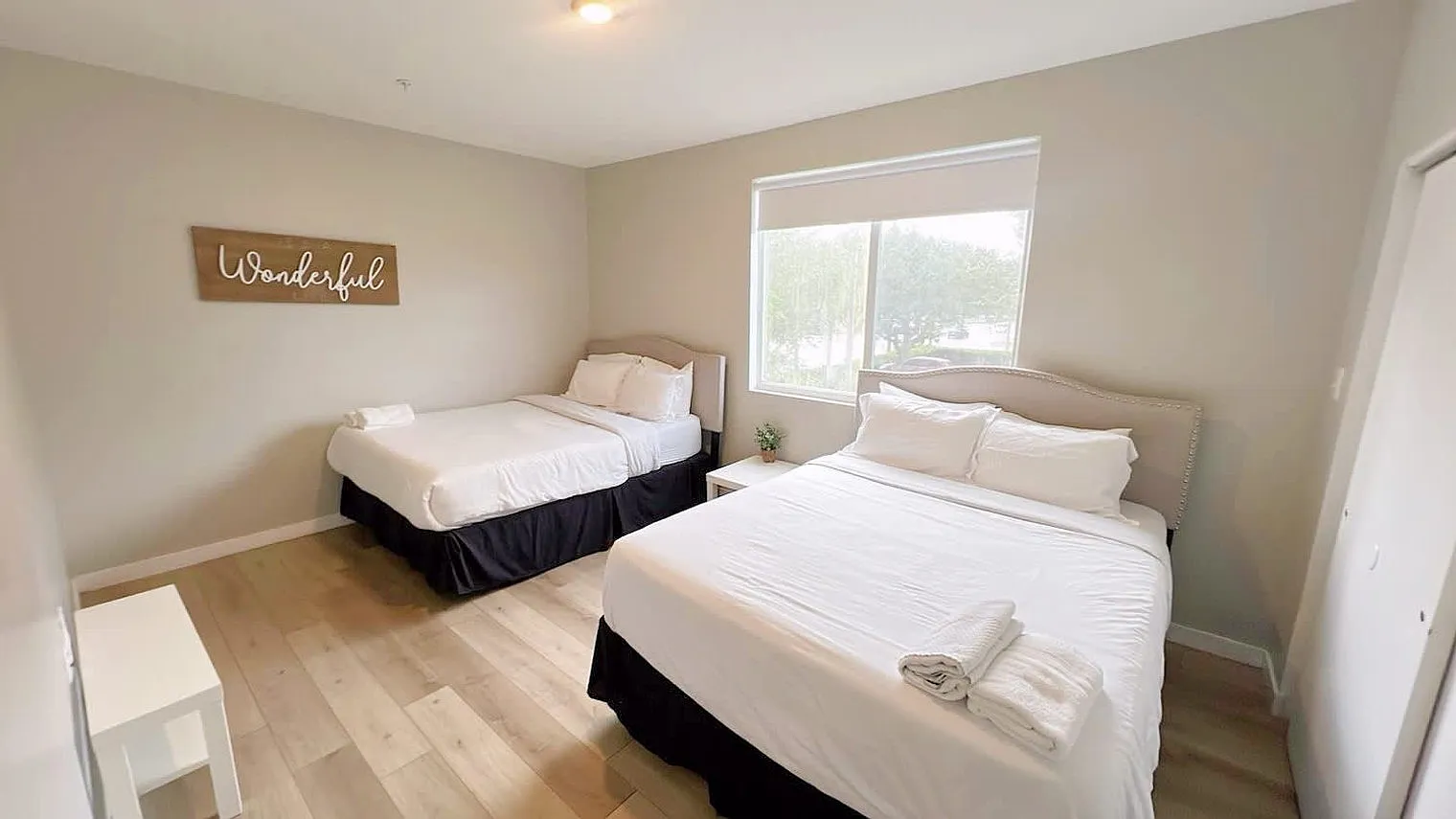 3 bed, 2.0 bath, 1367 sqft, $3,450 — Photo 2