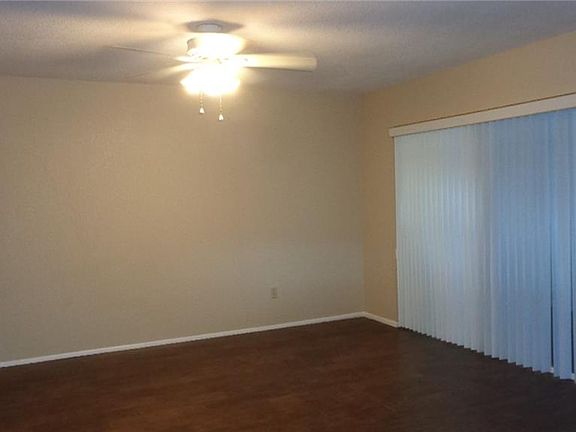 2nd image of 206 Diamond Cv APT 102