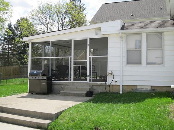 private screened in porch with ceiling fan and afternoon sha