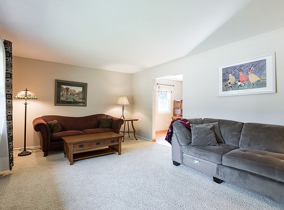 2nd image of 312 Robin Hill Dr
