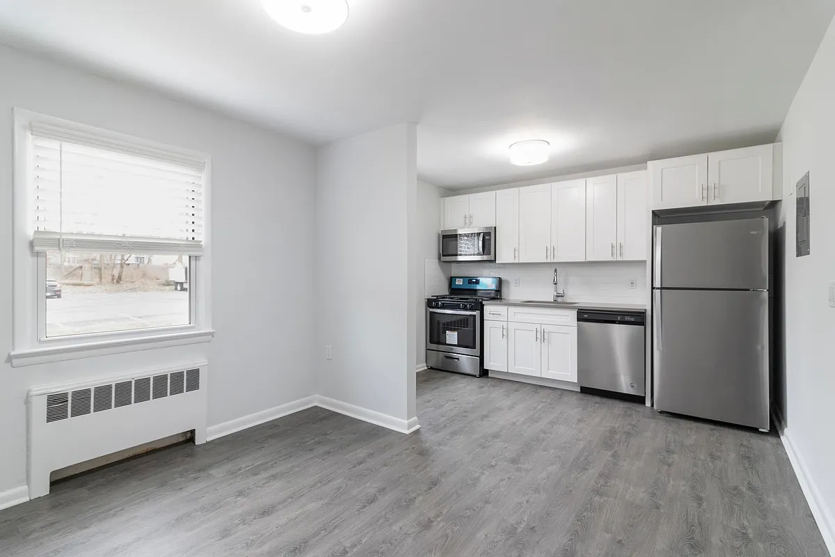 1BR Small Kitchen - Chatham on Main