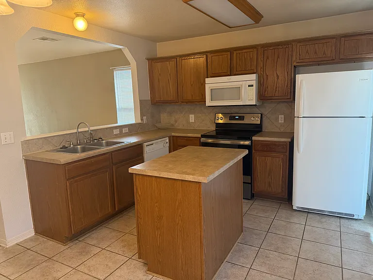2300 Maedell Dr — Photo 5