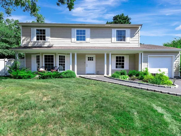 1 Equity Court, Mount Sinai, NY 11766