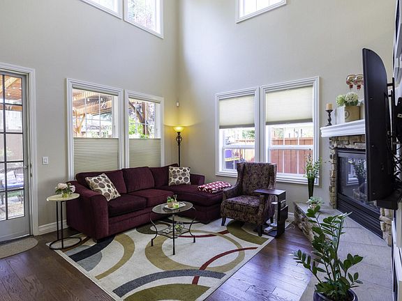3rd image of 8811 Zinnia St