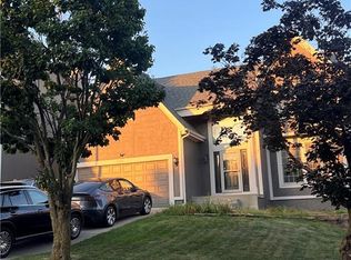 7233 Cottonwood St, Shawnee, KS 66216