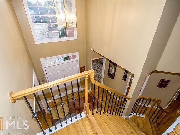 3rd image of 2080 Kinsmon Dr