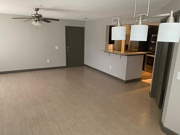 3rd image of 670 Youngstown Pkwy APT 275