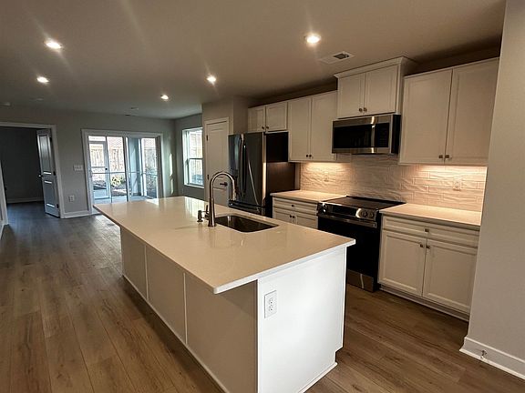 3rd image of 1301 Pleasant View Dr #A